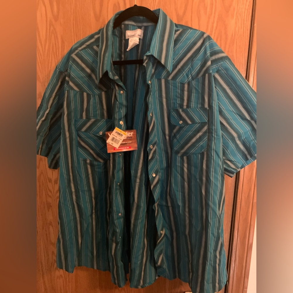 SALE!!! Mens wrangler collard snap down shirt